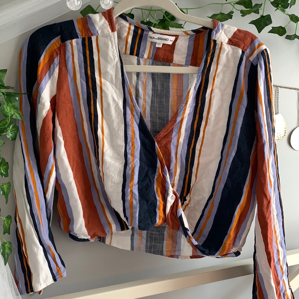 Flare sleeve top.